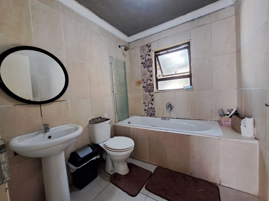 3 Bedroom Property for Sale in Silwood Heights Western Cape